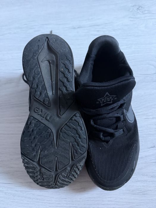 Кросівки фірми  nike