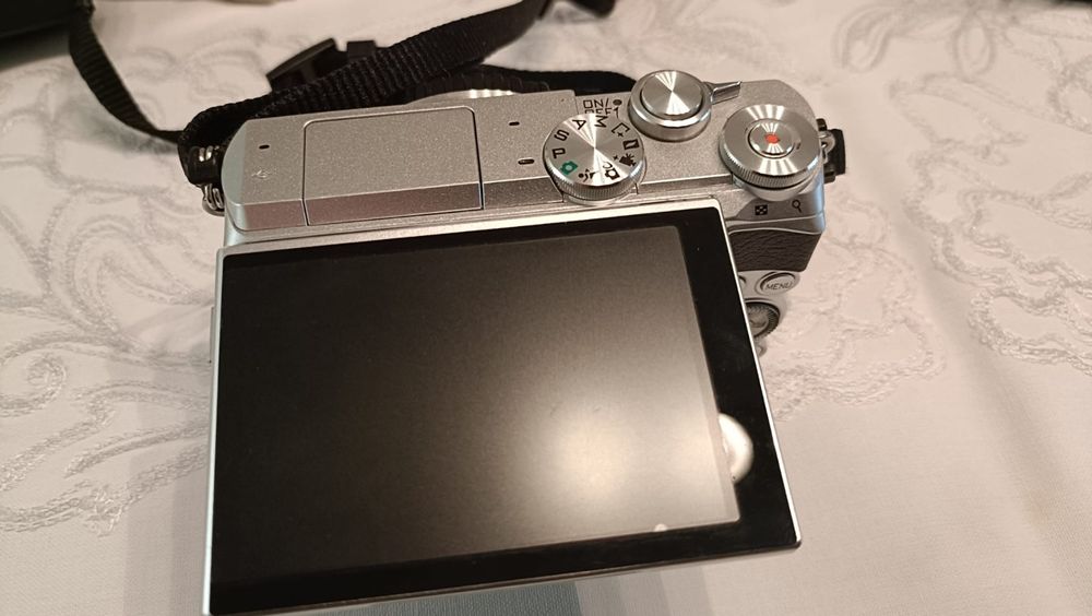 Máquina fotográfica NIKON 1 J5 impecável, muito atual e completa