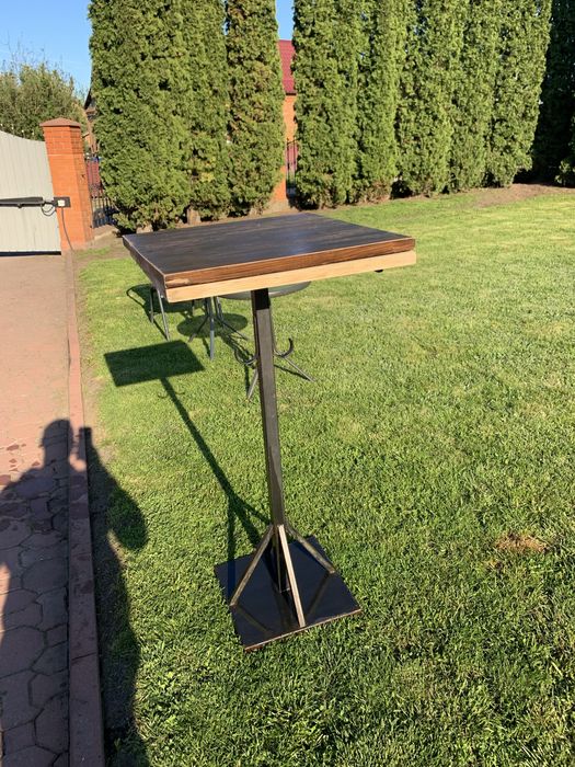 Стіл та стілець барний