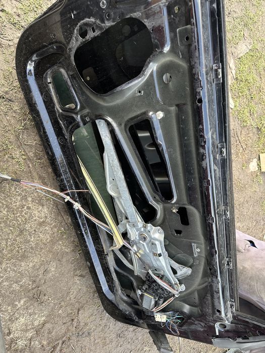 Передня ліва водійська дверка двері водія дверь левая БМВ е36 купе