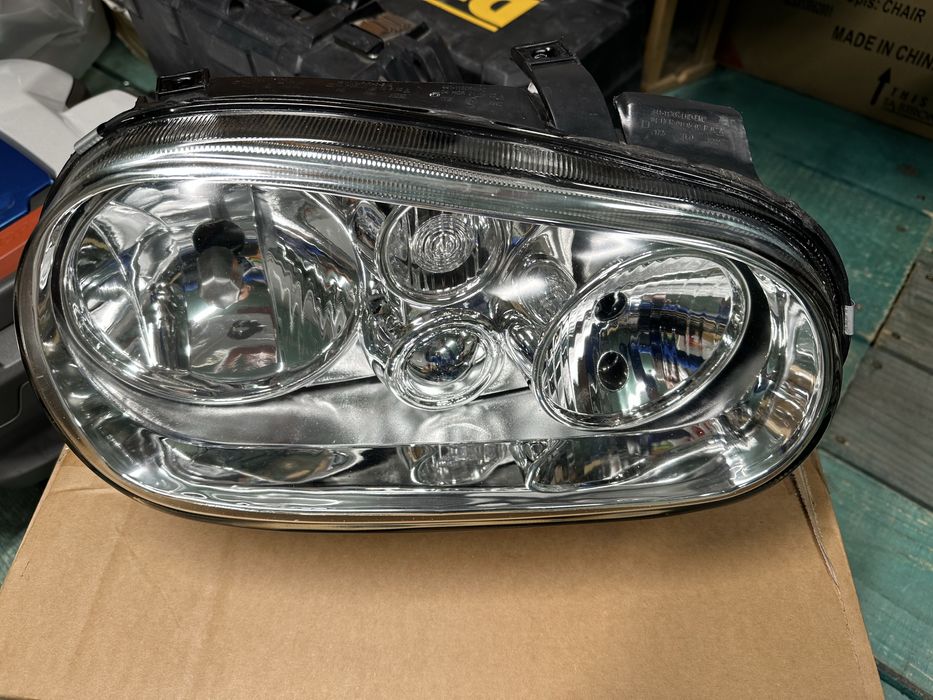 Lampy przednie golf 4