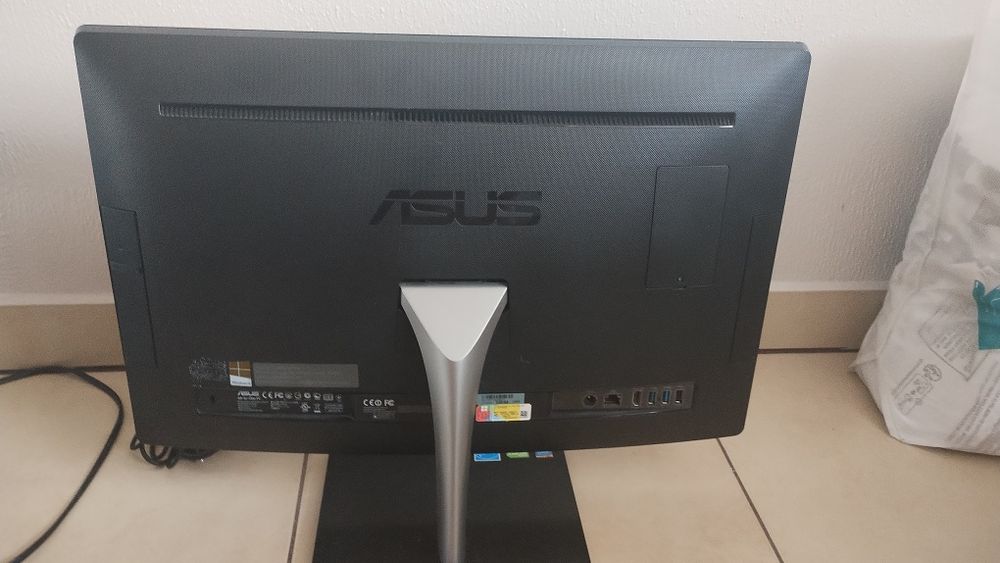 Asus all-on-one 22230i grafika 2GB opis