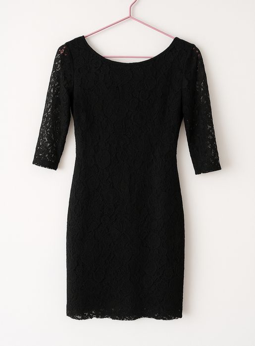Czarna koronkowa sukienka