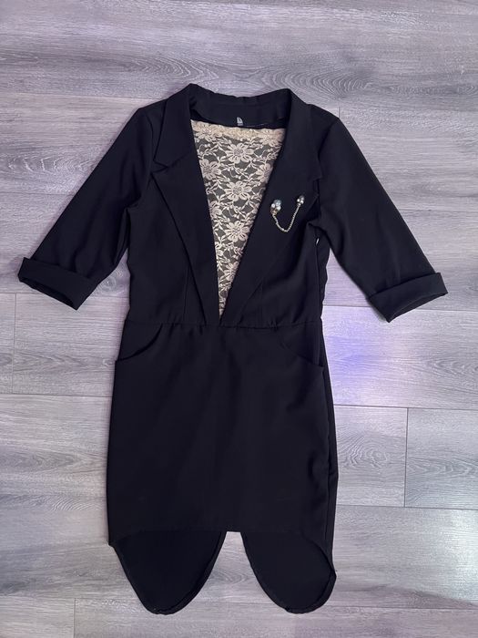 Сукня з костюмної тканини