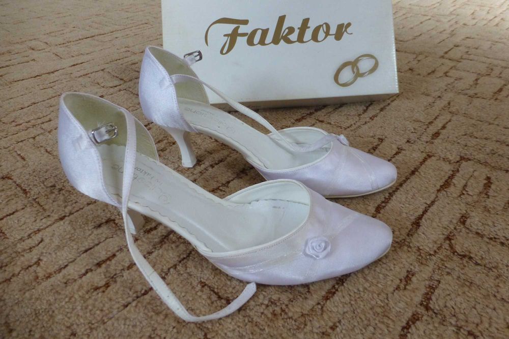 Buty ślubne atłasowe 38