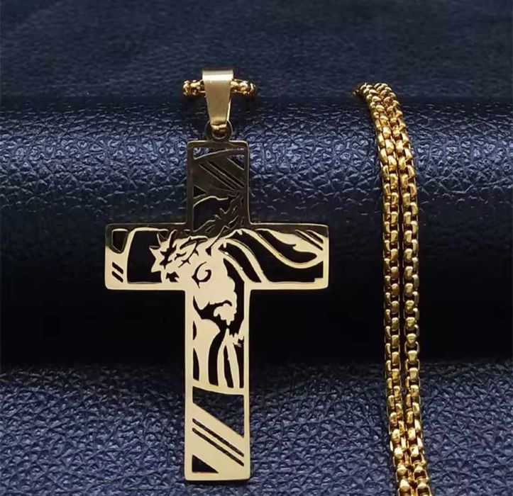 Colar de Aço Crucifixo com Cristo