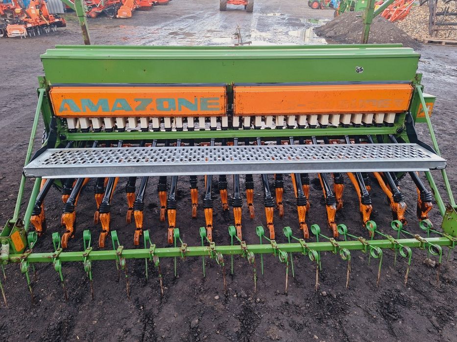 Siewnik zbożowy Amazone D8 Super 3m  stan bdb nie Hassia