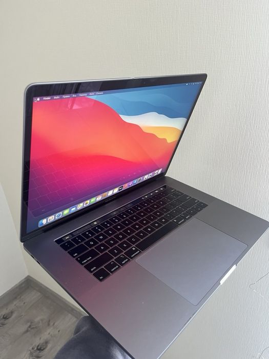 Apple MacBook Pro 2019   model  A1990