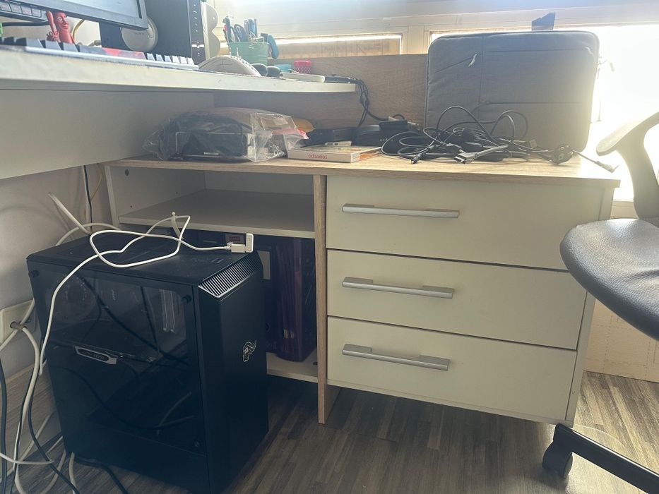 Secretária Thales branca e carvalho