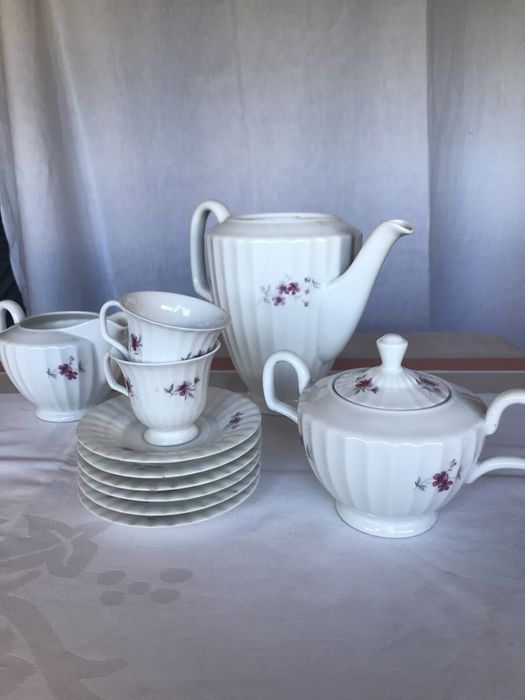 Vista Alegre - Serviço de cafe, muito incompleto.