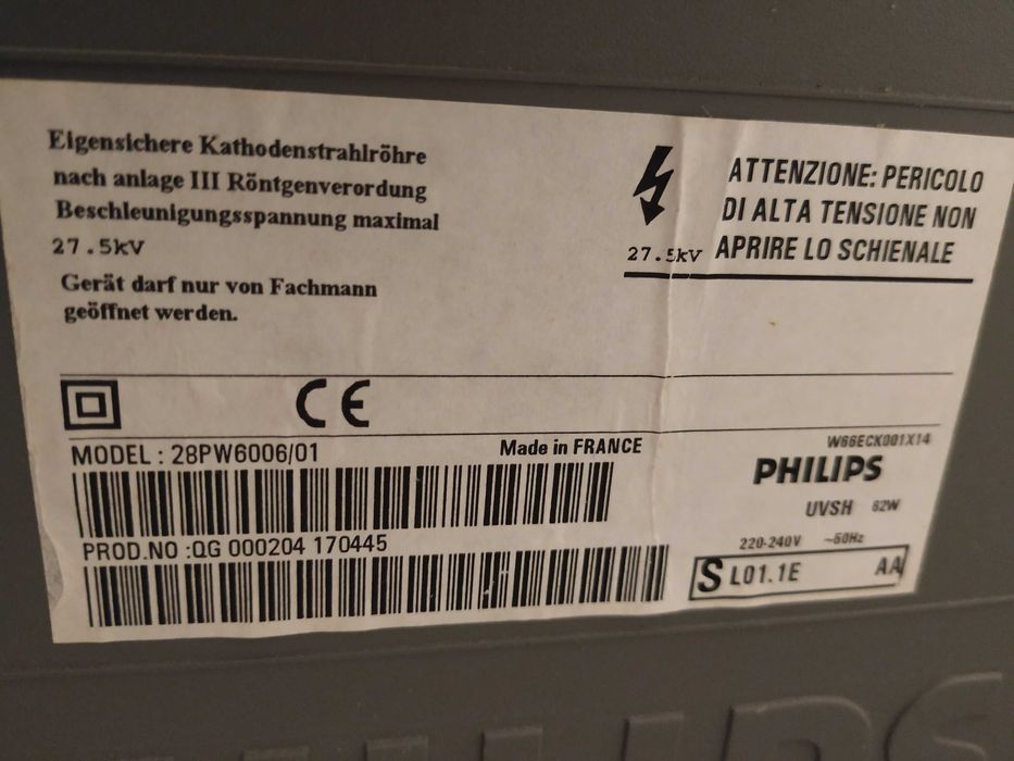 TV - Philips de 28", com comando.