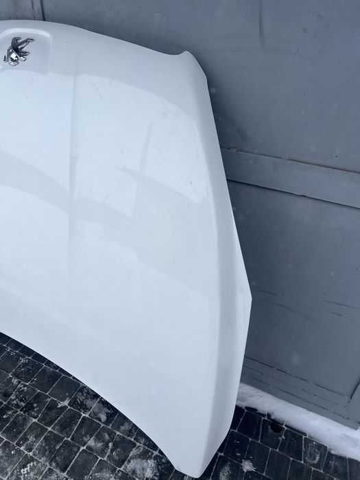 Peugeot 508 капот.