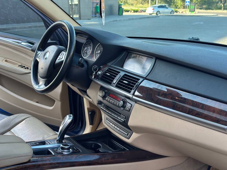 Продам BMW X5 E70 2010