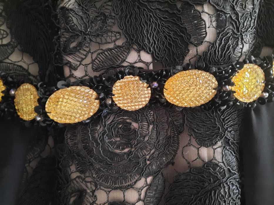 Vestido Único em renda de festa