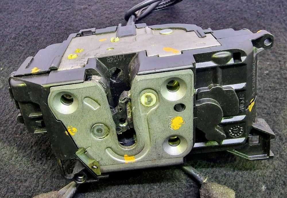 Fechadura / Fecho Porta Trás Direito 8200497672D - RENAULT KANGOO / GRAND KANGOO II