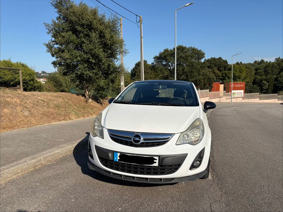 Opel Corsa 1.2 Black Edition 86cv | 2011 | 195.592 km foto 4