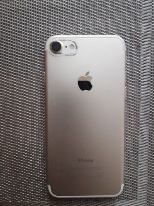 Айфон 7 повністю робочий.