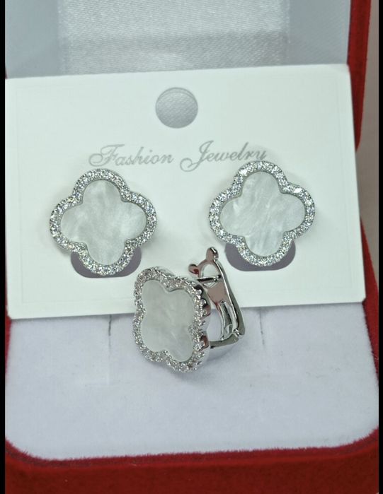 Сережки в стилі Van Cleef с білими фіанітами. Мед.сплав (сталь), родій.
