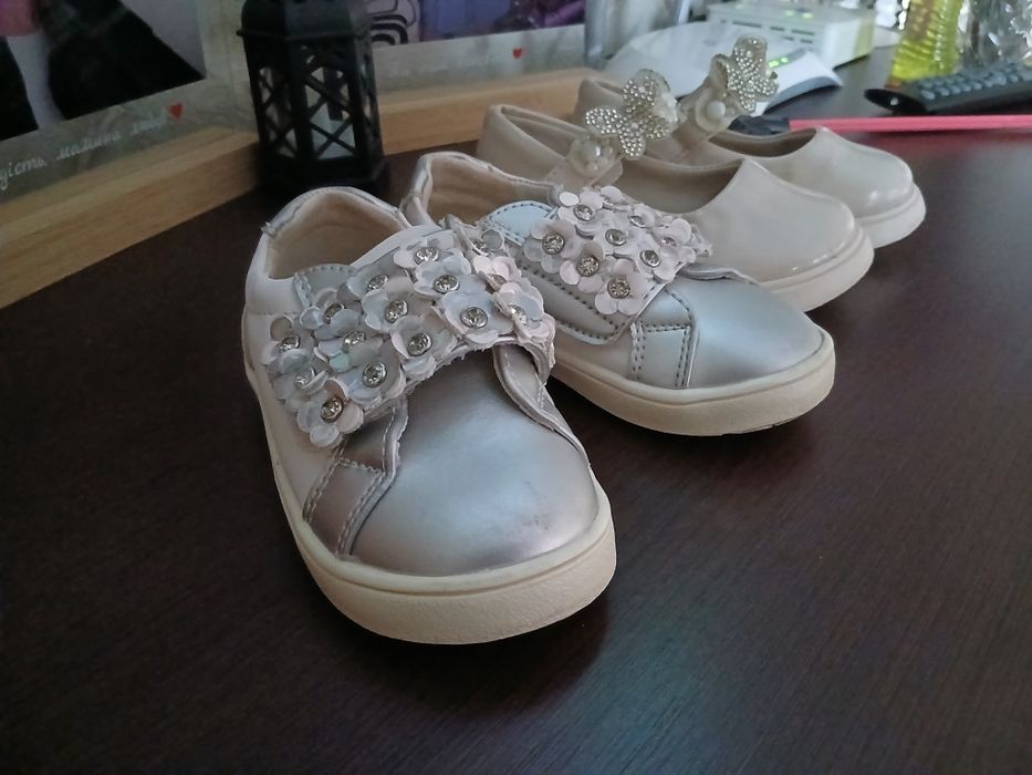 Продам взяття ,туфельки і кросівки.