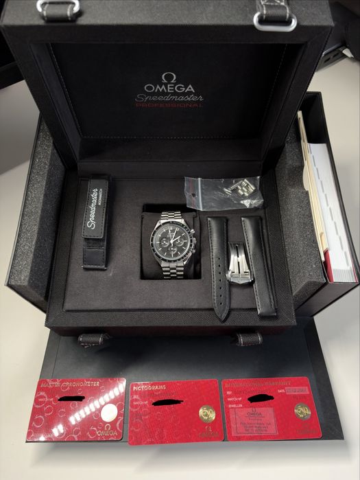 Omega speedmaster moonwatch 42mm sapphire