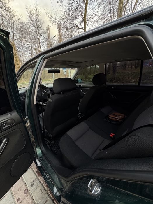 Продам Volkswagen Golf 1.6 2000р