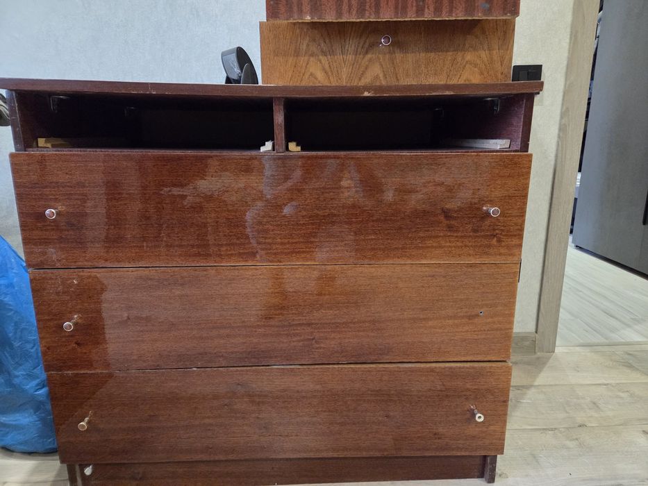 Продаються вживані меблі