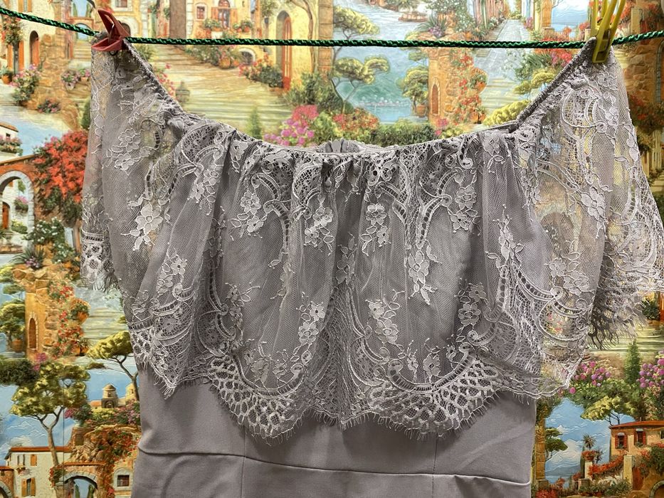 Гарна сіра сукня з мереживом розмір хс, невелика с