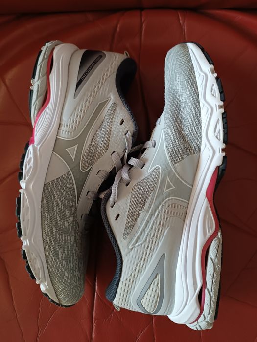 Кросівки Mizuno 38 розміру