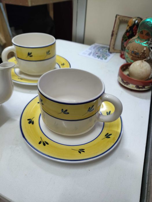 Bule vintage com Chavenas e pires, em cerâmica Facerarte pintada à mão