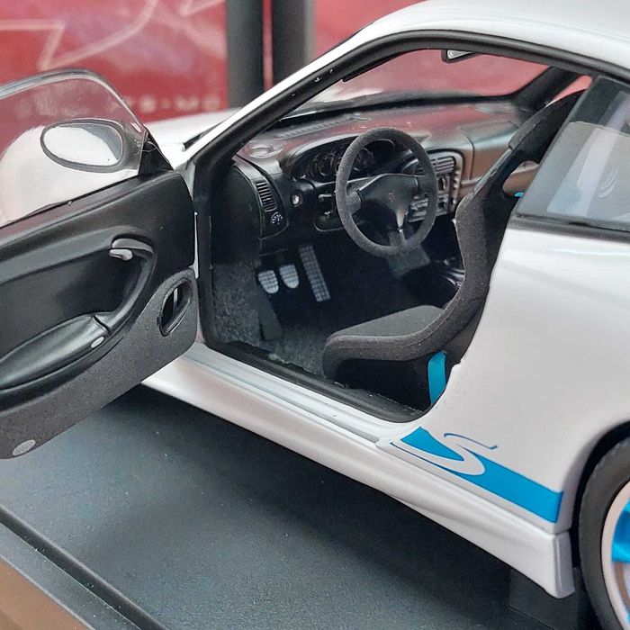 Miniatura Porsche 911 (996) GT3 RS 2004 AUTOart 1:18