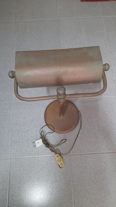 Secretária Vintage + Cadeira Rotativa + candeeiro Banqueiro