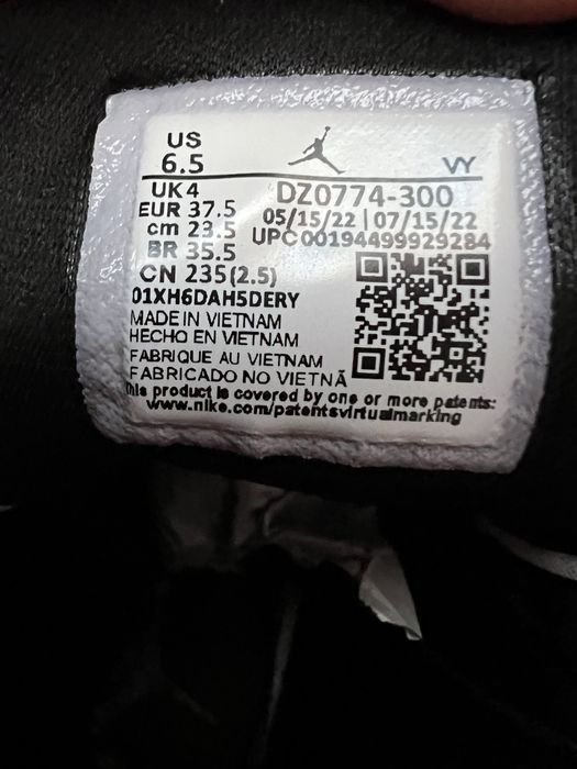 Женские кроссовки