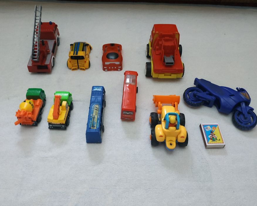 Машинки игрушки разные