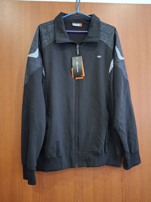 Кофта от Billcee