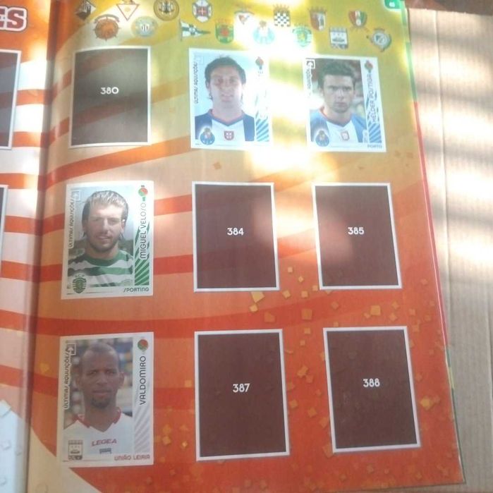 Caderneta liga 2006/07 com muitos cromos como nova