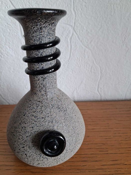 Wazon z czarną spiralą i guzikami- vintage