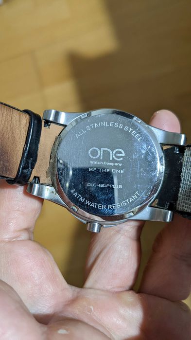 Relógio One em bom estado