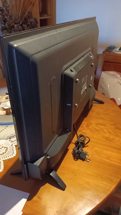 Televisão LED Manta 32LHN120D de 32 polegadas