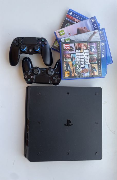 PS4 Slim como Nova + 2 Comandos + 4 Jogos (Excelente Estado)