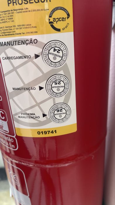 Extintor de 2 kilos e de 6 kilos ainda na data de uso novos nunca usad