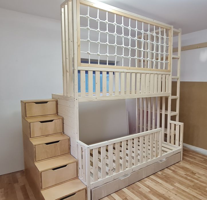 Łóżko piętrowe drewniane niemalowane z siatka i regałem 90x200