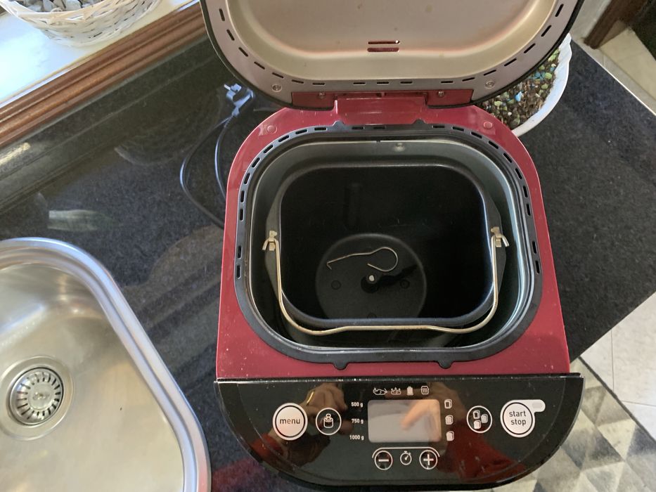 Máquina de cozer pão entre outros