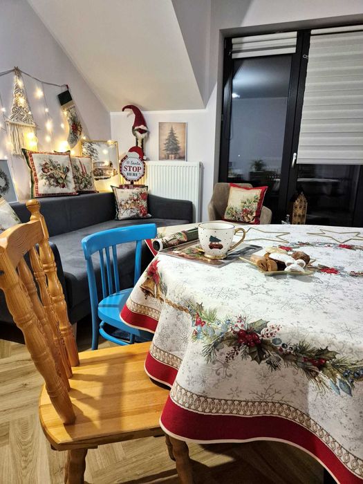 Obrus okrągły 165 cm ze stroikiem świątecznym 1331RJ