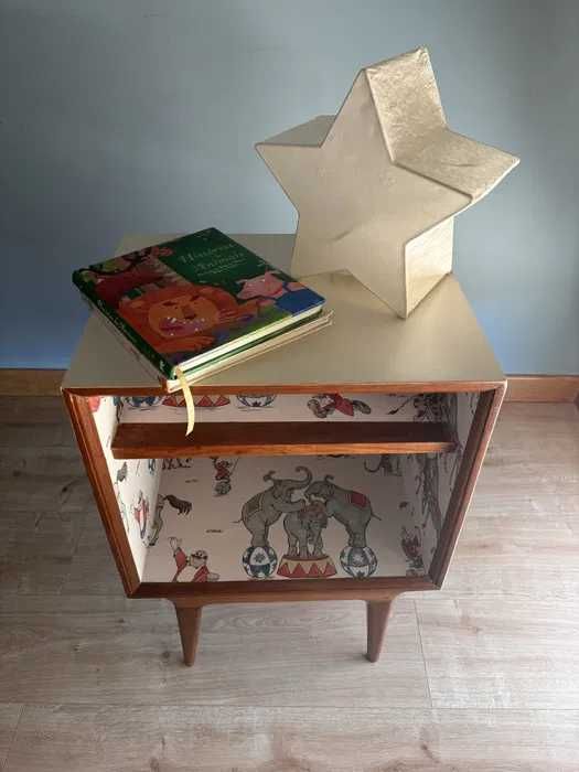Mesa de cabeceira infantil vintage