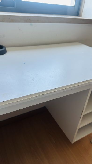Secretaria com cadeira