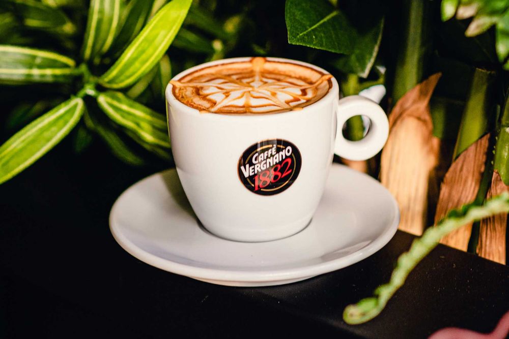 Zestaw 6 filiżanek cappuccino Caffe Vergnano ze spodkami | Białe matowe | Nowe