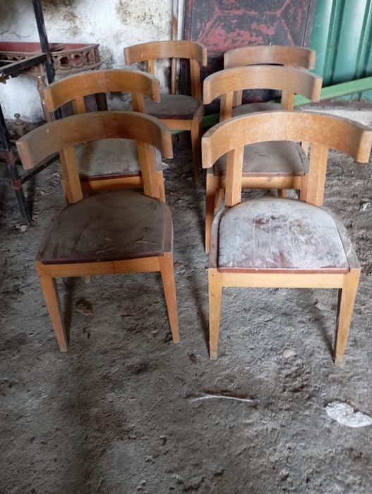 Vendo 6 cadeiras muitas bonitas bom estado