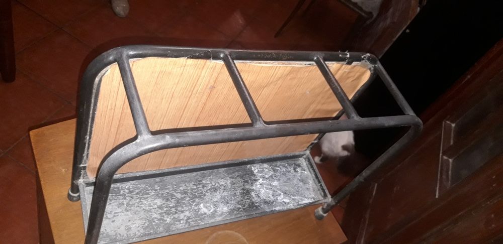Conjunto de Chapeleiro e Bengaleiro Antigos