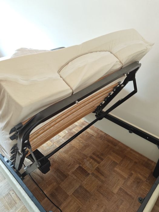 Cama articulada em bom estado