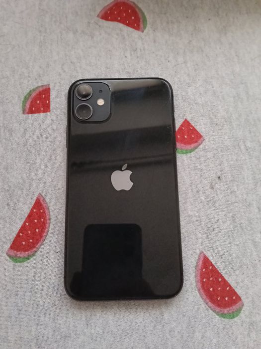 iPhone 11 64 GB – uszkodzony wyświetlacz – na części lub do naprawy